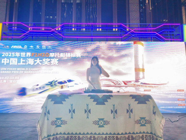 沉浸式打卡外滩BFC分会场，F1H2O摩托艇热潮“燃”爆假期