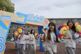 18岁，青春追光正当燃图片