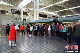 河南“花木兰”邂逅广西“刘三姐”  戏曲特色旅游专列上线图片