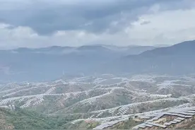【全媒体记者基层行】追“光”逐日 向“阳”而生——楚雄州双柏县探索“光伏项目+乡村振兴”联农带农机制之路图片
