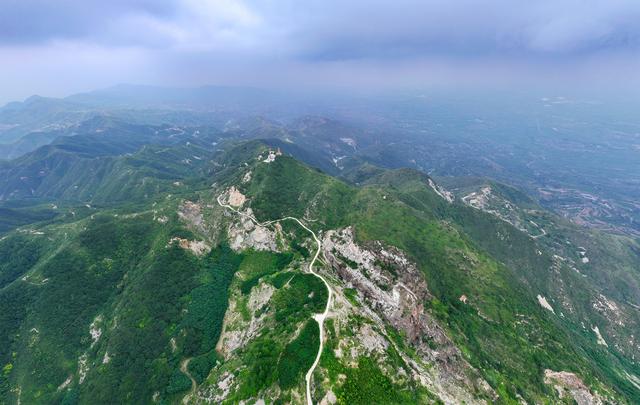 山西襄汾：夏日塔儿山