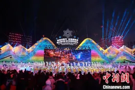 哈尔滨爆火有何启示？｜东西问图片