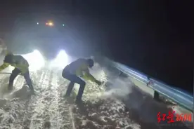 红星特稿丨高原冬天里的货车司机：风雪中仍心怀希望，平时只能与妻儿视频通话图片