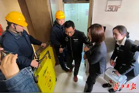 10分钟“救”出被困男子，这个电梯安全应急演练“玩”真的图片