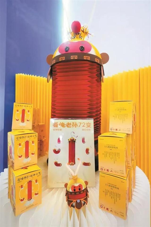 带着 Labubu 去滑板是什么感觉？