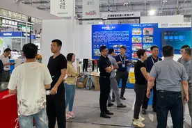 2024世界智能产业博览会丨600吨！朗誉再次刷新全球单车载重纪录 可旋转、横移、斜行、蛇形转弯图片