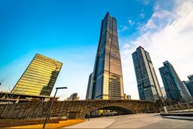 总高度360米，济南平安金融中心正式投入运营图片