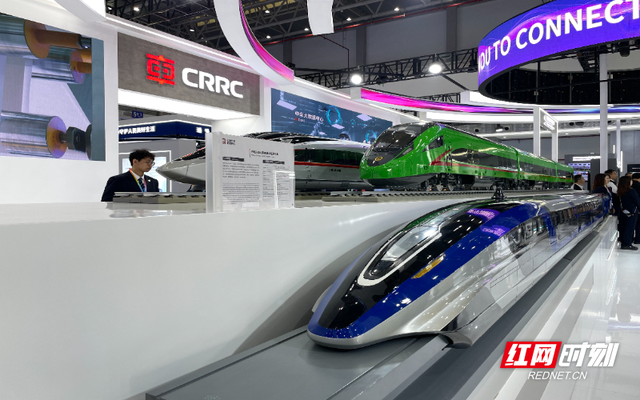 组图丨精彩亮点在这里，2025中国国际轨博会上演科技“炫技”