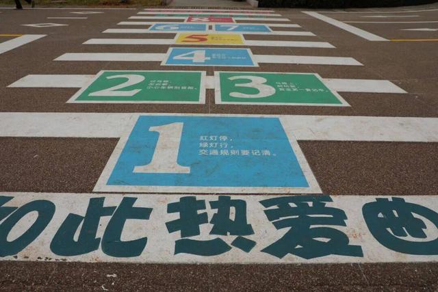 打卡！曲靖首个交通安全主题公园，遛娃学知识，闯关超有趣！