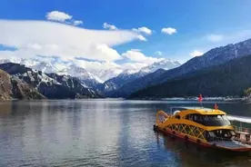 川渝湘专列“开进”天山天池 红歌嘹亮奏响文旅新章图片