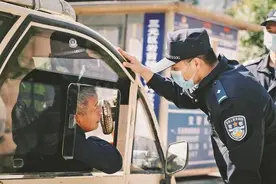 三明家长接送孩子的交通工具安全吗？来看记者调查图片