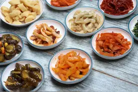 夫妻双双确诊癌症，原来“元凶”就在餐桌上！很多人都爱吃图片