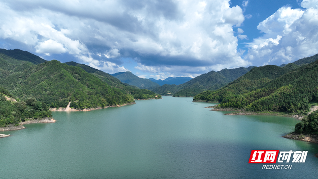 宜章县莽山水库：彩虹映照 碧水青山