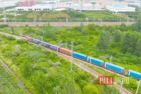 中欧班列（武汉）再添新线路，汉产新能源汽车远销瑞典图片