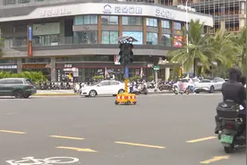 问政海南·办实事 | 无红绿灯隐患大 海口交警部门安装临时红绿灯“解民忧”图片