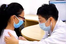 家门口的专病医生②孩子得了支气管肺炎，为啥家长跨区找这位社区儿科医生看诊图片