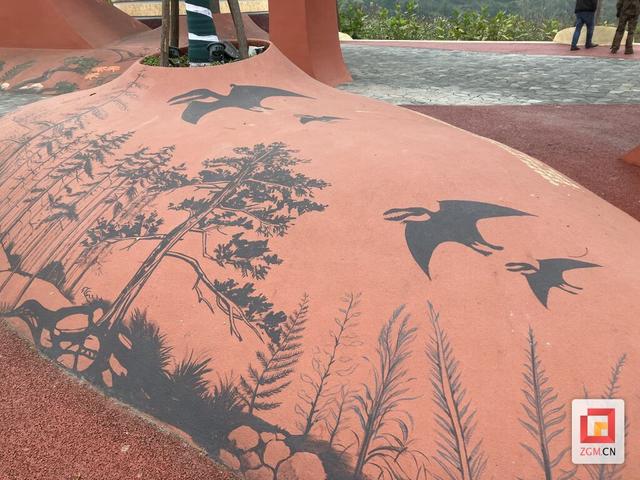 出门遇见“侏罗纪” 龙艺街口袋公园成家门口的“史前秘境”