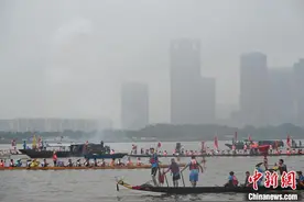 广州“车陂龙舟景”场面热闹图片