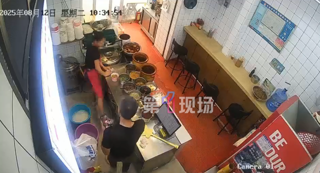 男子强行搂抱袭胸女店员，报警逃走后第二天又来！老板：她才19岁，家里很苦