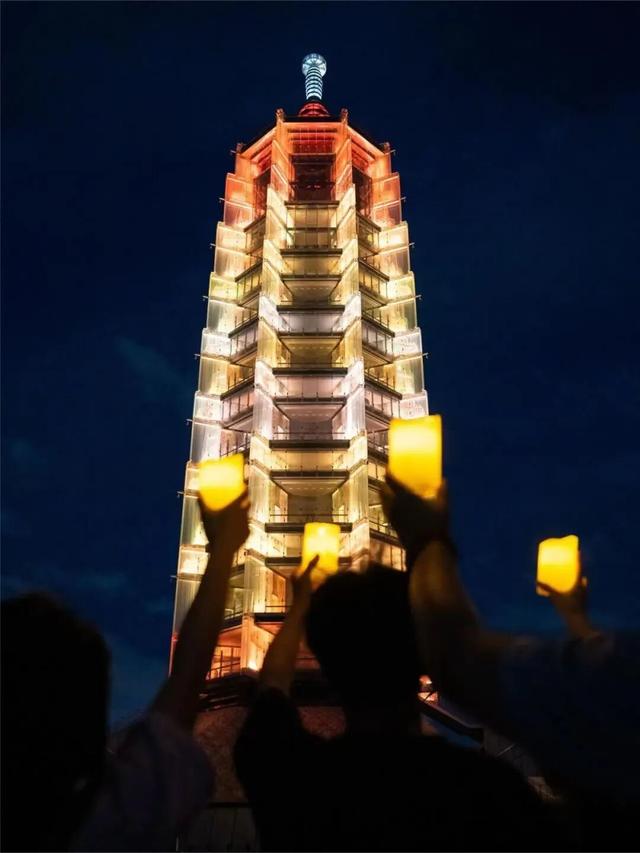 跟着蒙曼，聆听秦淮的桨声灯影