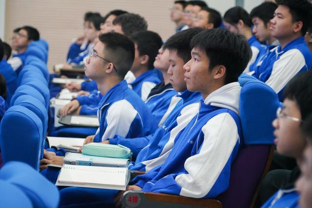 探秘农作物“前世今生”，谢道昕院士为湖南师大附中学子讲解转基因生物安全