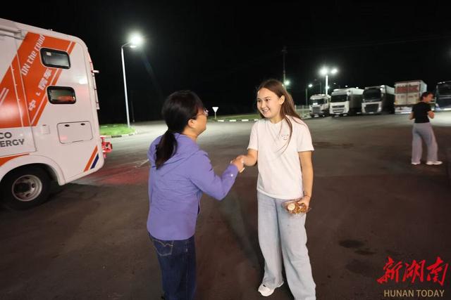 自驾北欧 追光北极⑤|哈萨克斯坦姑娘点赞中国造，盼自驾游中国