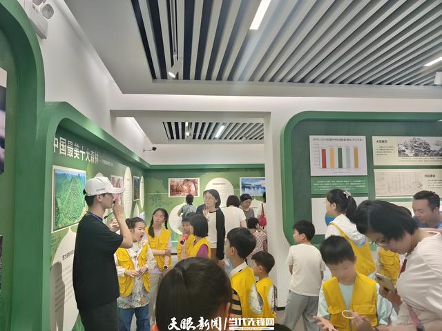 在长坡岭公园，来一场“萤光秘境·夜樱奇遇”