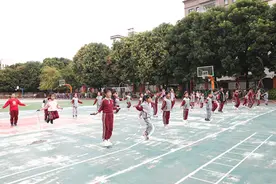 东莞凤岗镇中小学校全面落实“每天校园体育2小时”图片