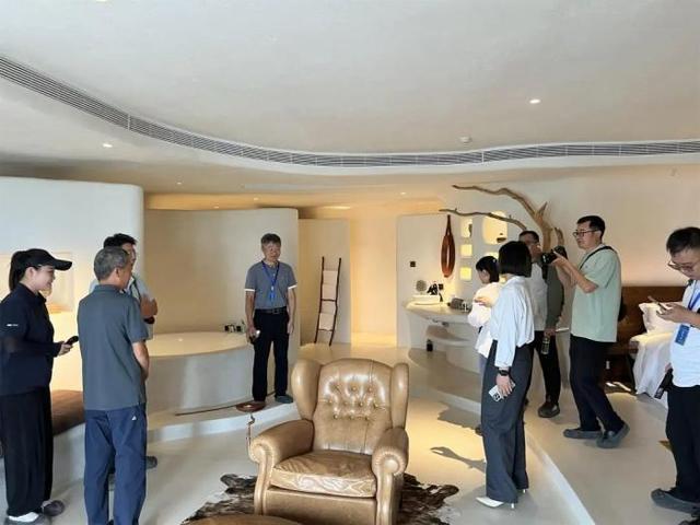 山东五市日报联盟联合采访活动暨悬崖秋千媒体推介会在潭溪山成功举办