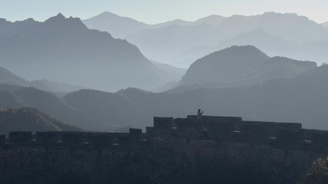 河北滦平：秋染金山岭长城美如画