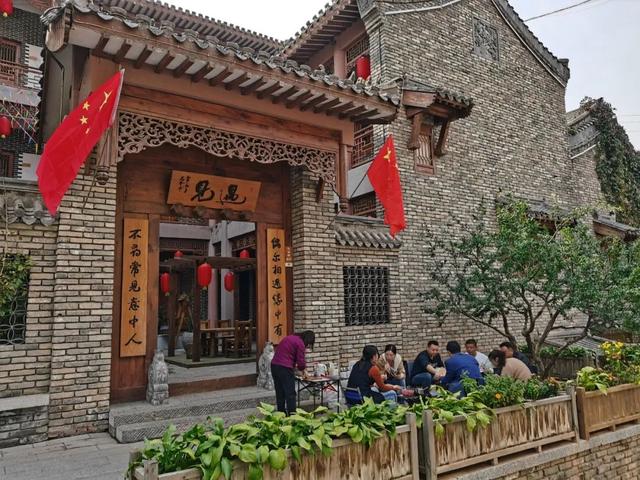 周末天气晴好，徒步去→