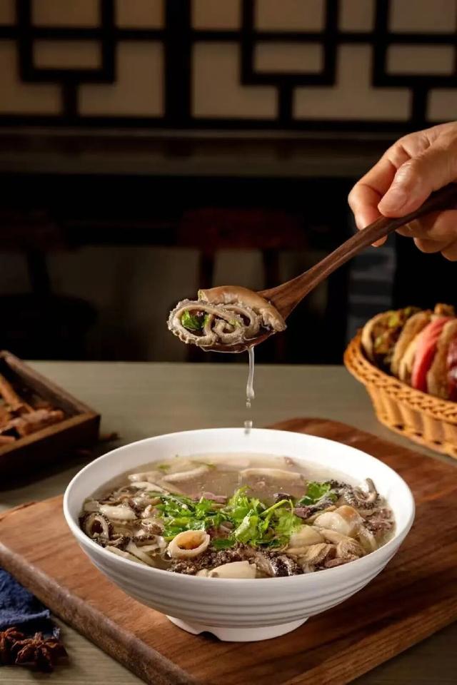 谁说冬天只有黑白？这抹彩色绚烂得不讲道理