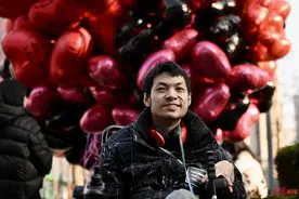《小小的我》背后的“刘春和”们：在诗歌和生活中，握住人生的主动权图片