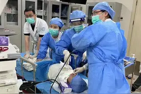 每天最多16个孩子“洗肺”，成人同样中招图片