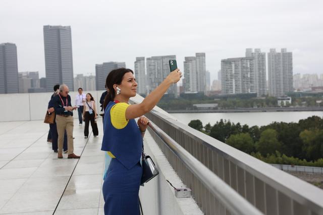 百位外宾参访上海工程，非洲工程师点赞：“这是世界上最棒的城市轨道交通”