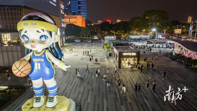 东莞潮玩地标LAURA换新装！银紫流光超吸睛