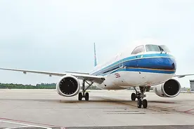 国产大飞机新增通航点 C919在郑州开启常态化商业运营图片