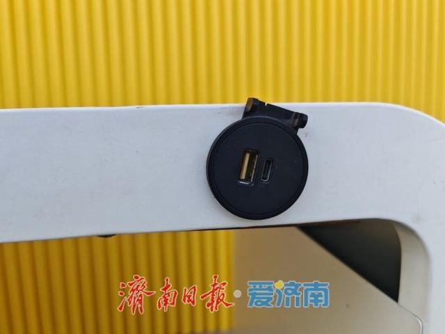 华山湖“阳光座椅”上线！太阳能充电赋能绿色游园