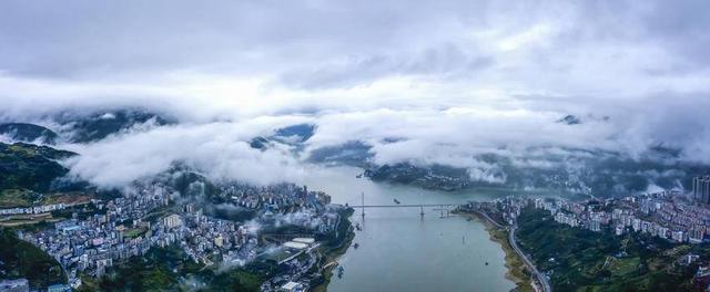 在巴东邂逅巫峡雨后仙境
