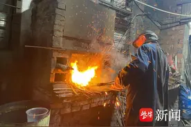 坚守手艺55年，南通通州刘桥镇有位手工打铁传承人图片
