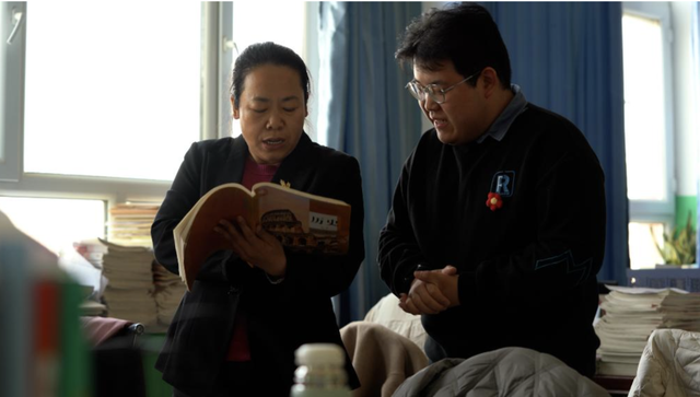 “没人举手是吧，那我开始点名了！”
