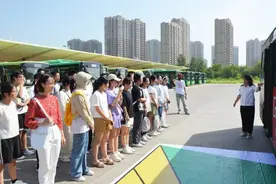暑期公交行 触摸城市公共交通脉搏图片