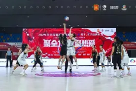 云南女子篮球队获得2024年中国篮球公开赛女子组总决赛冠军图片