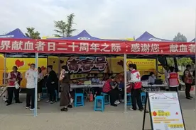 献血车“显眼包”来啦！来看河南首辆移动单采车长啥样……图片