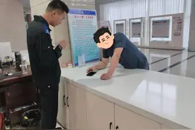 差点就被唬住了！图片