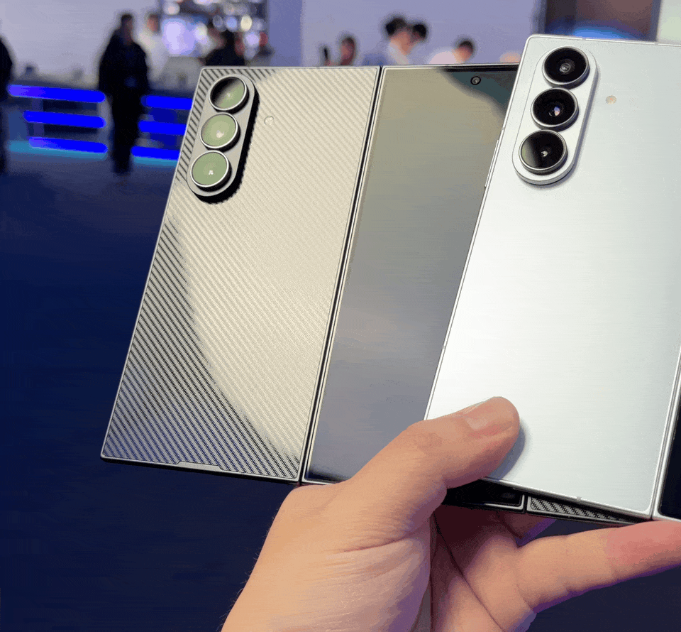 三星 Galaxy Z TriFold 真机上手：能揣兜的电脑