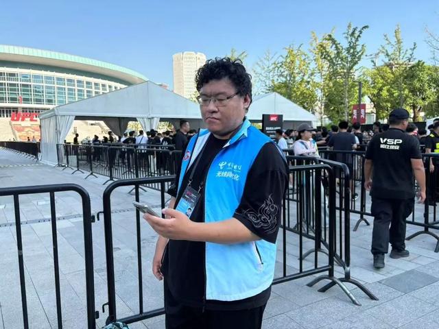 场内狂欢、场外安心：上海电信双线护航时代少年团演唱会