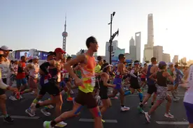 上海马拉松，吴向东卫冕，张德顺实现三连冠图片