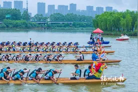 长乐龙舟邀请赛开赛 “龙腾虎跃”赛龙舟两岸同心话传承图片