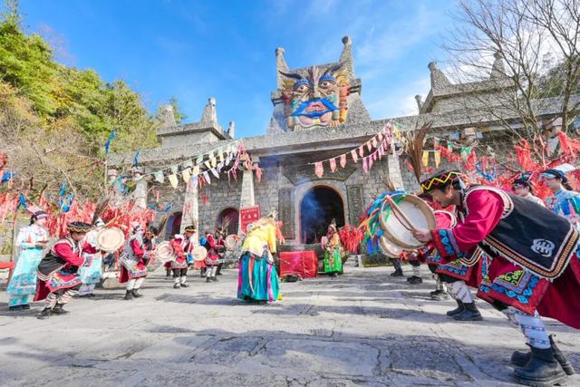 青睐绵阳 ‖ 所有人免门票！九皇山非遗羌历年狂欢开启，吃羌宴刮黄金嗨不停！